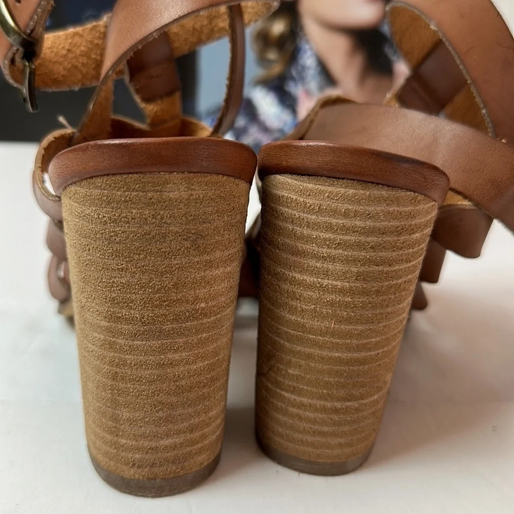 Urban Outfitters minimalist caramel